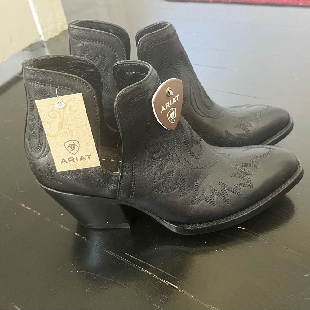 Ariat Dixon black booties Size 8